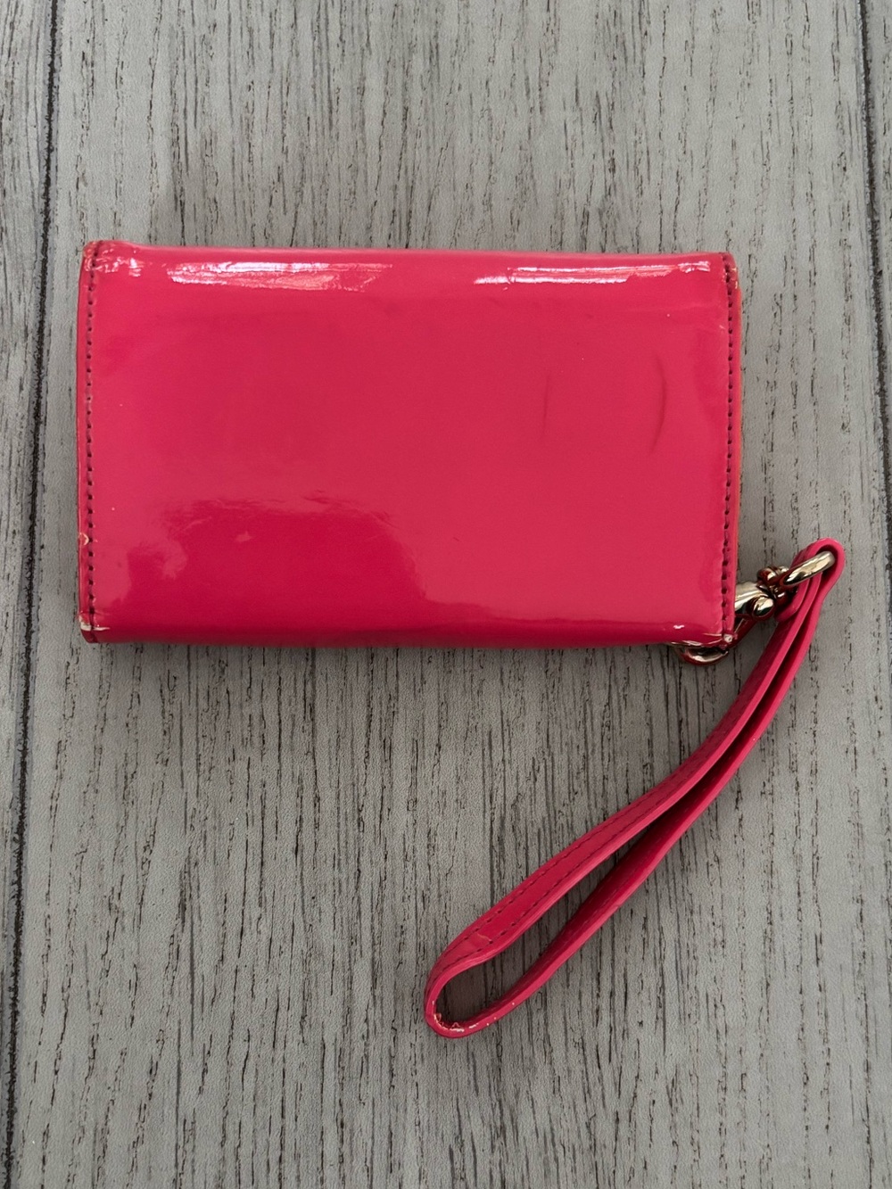 Kate Spade wallet in pink patent. - Picture 2 of 11